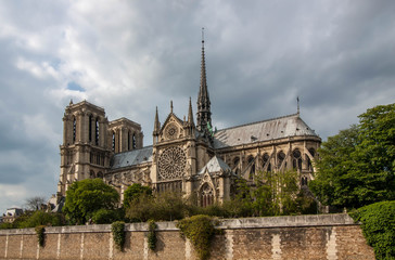 Fototapeta na wymiar The Iconic Cathédrale Notre-Dame de Paris, Paris, France (2016)