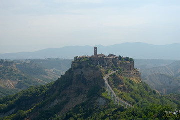Fototapeta na wymiar A picturesque view of the village of Civita Bagnoregio the dying village