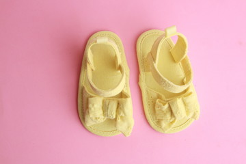 Obraz na płótnie Canvas yellow baby sandals with bow