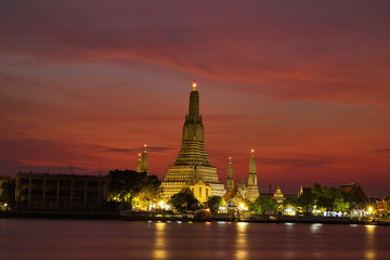 Fototapeta premium Co Arun o zachodzie słońca