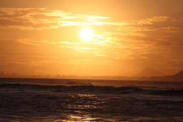 Atardecer sobre la costa