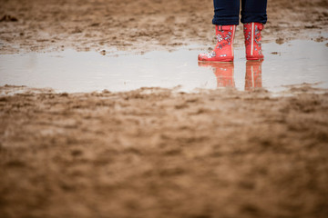 Auszeit im Regen mit Gummistiefel