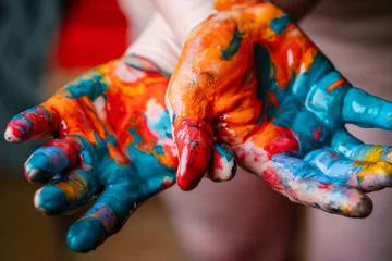 Fototapete Gemälde Closeup of woman hands dirty with acrylic paint. Creative finger painting.  © Alrandir