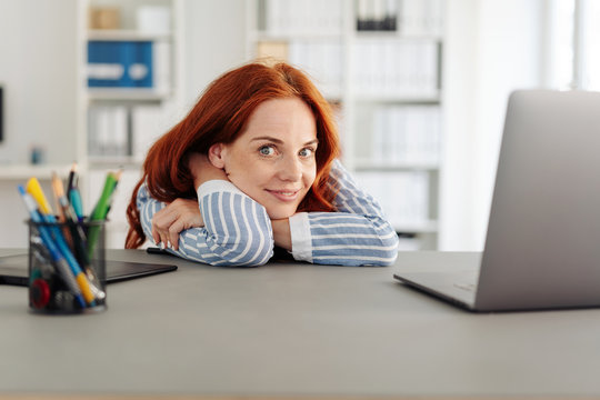 Young businesswoman glancing sideways at camera