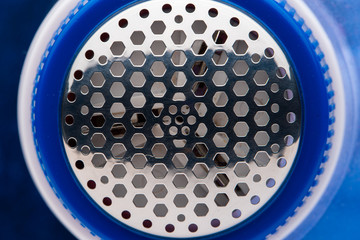 Machine for removing spools from clothes. Protective metal mesh on the blades.