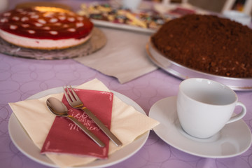 Schön gedeckter Kaffetisch