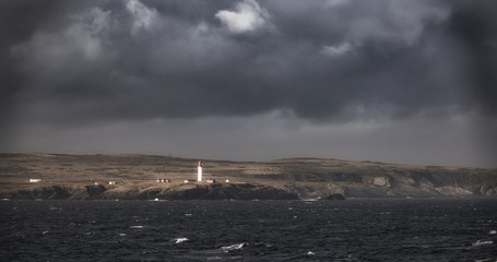 Gloomy scenery of the sea waves moving towards the direction of the wind after the rain