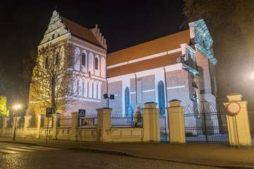 Lomza, Poland - October 31, 2019: St. Florian's Cathedral at night. - obrazy, fototapety, plakaty