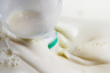 Fototapeta na wymiar Close up of milk cream splash