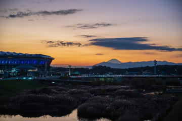 新横浜　秋　夕暮れの富士山