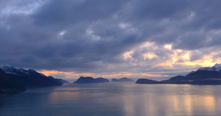 Fototapeta na wymiar Early winter views of the Alaska coast 