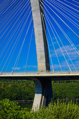 Obraz premium Oszałamiająco piękny most Terenez na półwysep Crozon. Finister. Bretania. Francja