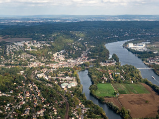 vue aérienne de la ville de Meulan dans les Yvelines en France