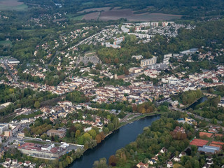 Fototapeta na wymiar vue aérienne de la ville de Meulan dans les Yvelines en France