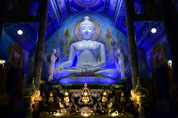 Fototapeta premium buddha in temple