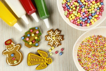 Decorating Christmas gingerbread cookies