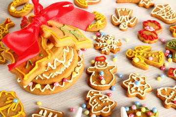 Obraz na płótnie Canvas Christmas gingerbread bell and cookies