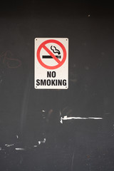 Ni smoking sign on a wall