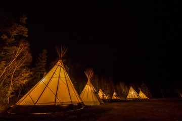 ティピーでグランピング　Large tipy tent camping
