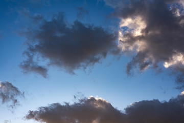 Obraz premium Evening sky with black clouds