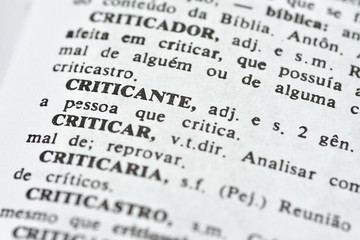 A palavra Criticante impressa num dicionário