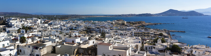 Fototapeta na wymiar Panoramic view of Naxos city in Greece