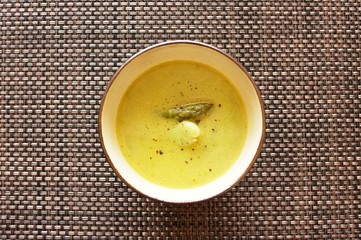 緑の野菜のポタージュ