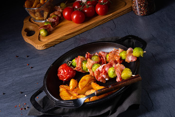 Brussels sprouts - Bacon - skewers with potato widgets