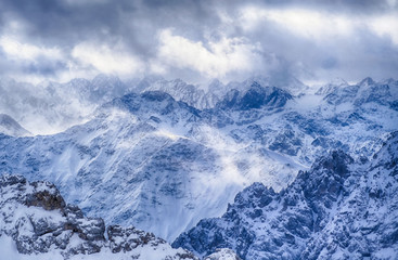 Fototapeta na wymiar Blick von der Zugspitze auf die Tiroler Alpen