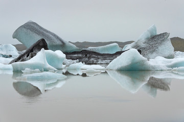 Fjallsárlón Island Gletscher Klimawandel Lagune Schmelzwasser Eisberge Schnee Nebel Dunst...
