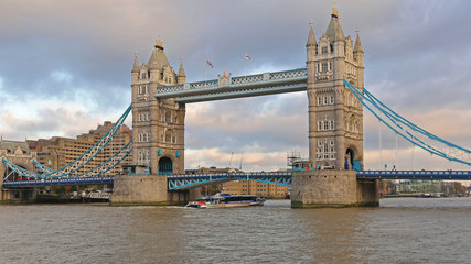 Fototapeta na wymiar Tower Bridge Winter London