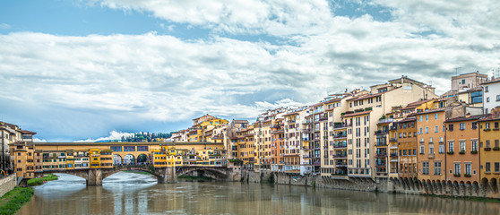 Fototapeta na wymiar Ponte Vecchio on the Arno river Florence Italy