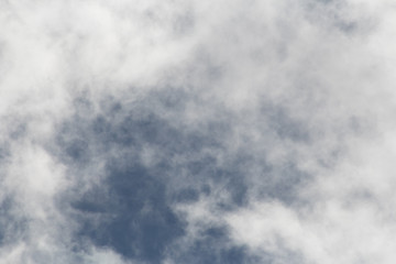 Himmel. Blauer Himmel, hellblau mit weißen Wolken, cumulus wolken