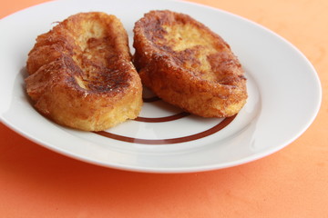 The torrijas are a typical Spanish dessert that is eaten for Easter, are made with milk and bread