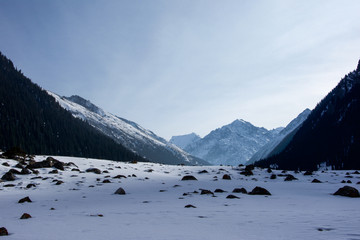 Fototapeta na wymiar 冬のアルティンアラシャンの山