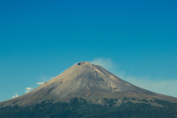 Fototapeta premium Active Popocatepetl volcano in Mexico,fumarole