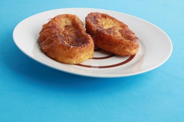 The torrijas are a typical Spanish dessert that is eaten for Easter, are made with milk and bread