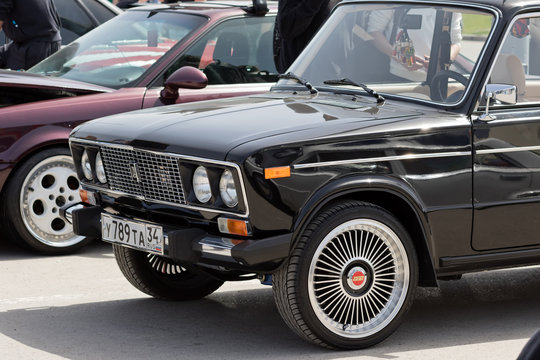 VAZ-2106 - a classic of the Russian automotive industry participating in the tuning competition