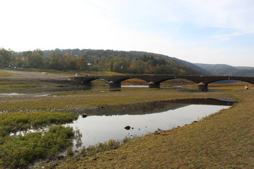 versunkene Brücke bei Asel Edersee Atlantis