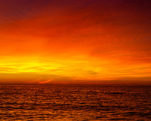 Fototapeta na wymiar A tropical sunset over the Atlantic Ocean from Grand Bahama, Bahamas 