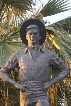 estatua en bronce del cenachero simbolo de malaga  andalucia espa&ntilde;a