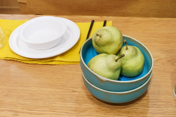 Decorate your dining table with stylish tableware