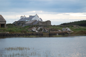 Fototapeta na wymiar house on the hill over the sea