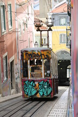 Fototapeta na wymiar Standseilbahn in Lissabon