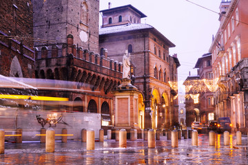 Neve a Bologna Dicembre 2019. Piazza Maggiore e Torre degli Asinelli. (snow) © BlackStudio