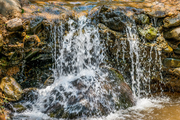 CASCADA RIO, CON PIEDRAS