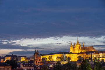 Fototapeta na wymiar View on Prague castle at dusk