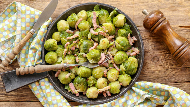 entr&eacute;e : choux de bruxelles et lardons cuits