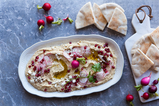 Pita Bread With Vegetable Hummus Dip