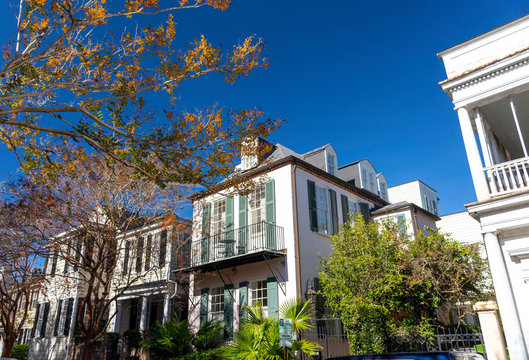 A popular tourist destination and known for its beautiful historic district, Charleston, South Carolina is home to a unique collection of antebellum and Georgian homes.